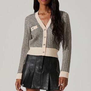 NWT ASTR the Label Striped Women's Sweater L